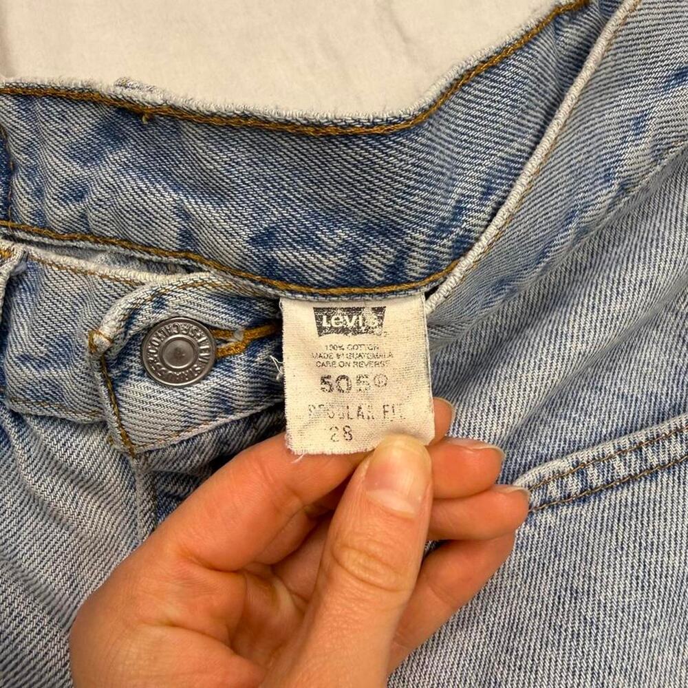 Vintage Levi’s light wash cutoff shorts 505s frayed distressed hem high rise - Picture 2 of 8